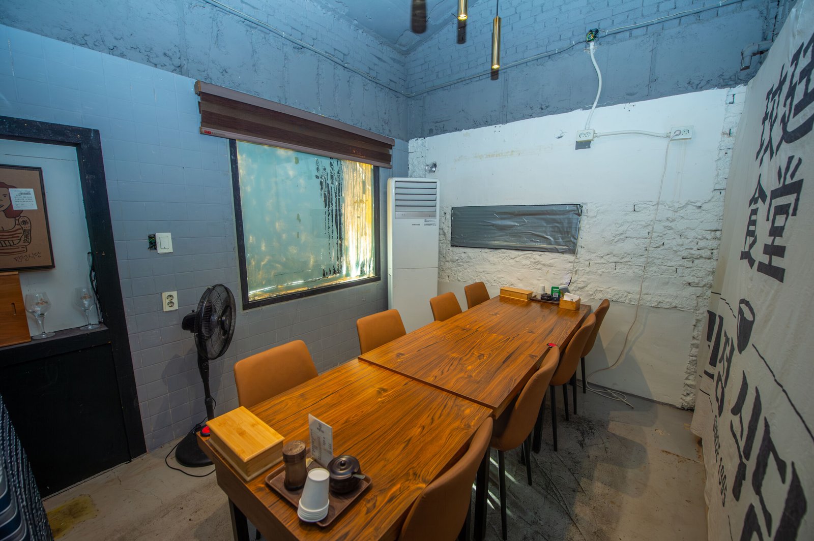 seongsu-minjeong-private-dining-room Minjeong Restaurant’s private dining room on the second floor in Seongsu, perfect for group gatherings and cozy meals.